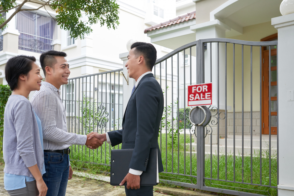How to choose a property with right agents