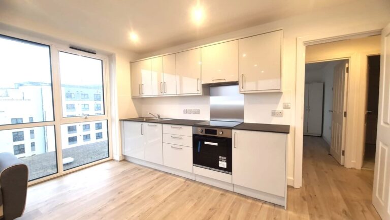 3 bed flat to rent in London by Real Estate Agents London