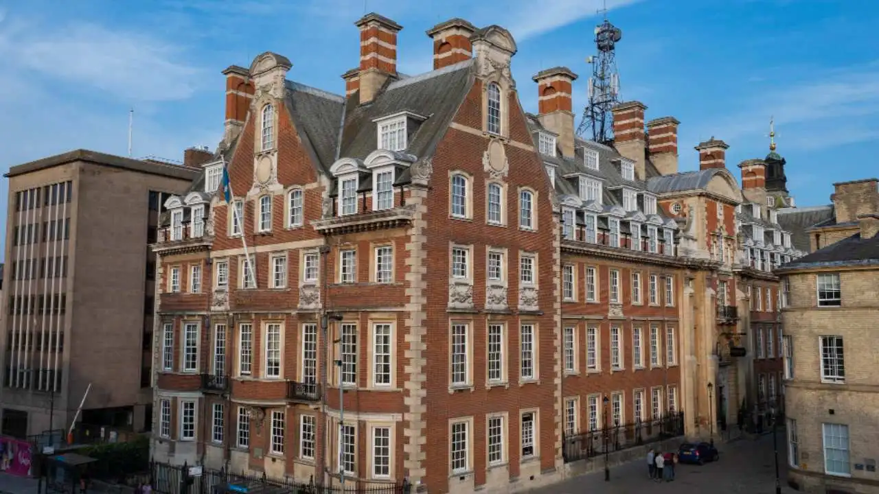 Real Estate Agents have expanded their roots in London by targeting many nearby regions