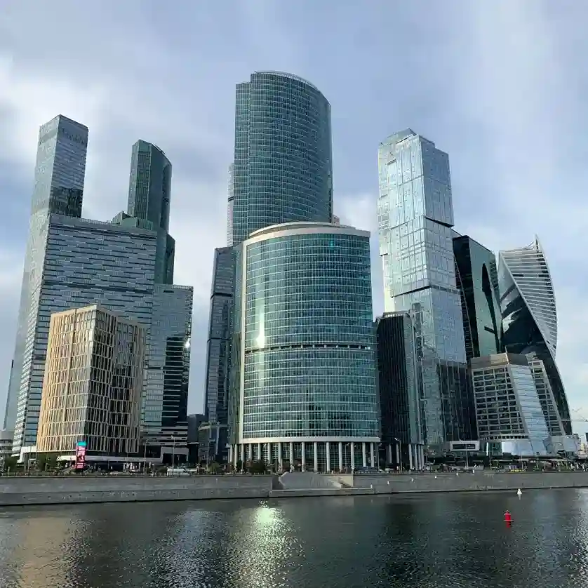 Estate Agents Canary Wharf showcasing contemporary and classic properties.